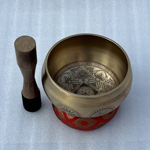 Bol chantant tibétain en bronze de haute qualité pour la méditation et la gratitude, design martelé avec mallette et coussin - Product Image 3