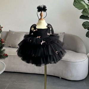 Vestido de fiesta rosa tutú para niñas de 90 cm con tirantes, detalles de lazos pequeños, falda con volantes en capas, lazos grandes en la espalda y lazo a juego para la cabeza. - Product Image 1