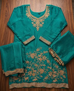 Ensemble Kurti Palazzo Dupatta traditionnel pour femmes en tissu Aarika Textile Premium rouge avec perles, prix de gros - Product Image 6