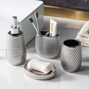Juego de organizadores de baño contemporáneos de metal con vaso para cepillos de dientes y dispensador de jabón - Product Image 5