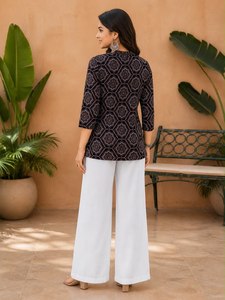 Ensemble Kurta ethnique imprimé noir pour femmes avec pantalon Palazzo blanc à manches 3/4, tenue indienne décontractée - Product Image 5