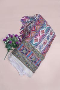 Tissu en crêpe naturel blanc à imprimé géométrique ethnique avec bordure ornementale Paisley pour la confection de robes Kurti - Product Image 2