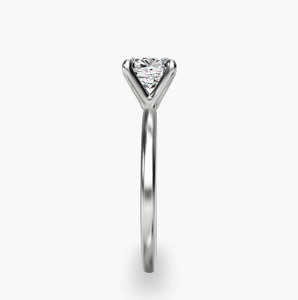 Bague de fiançailles en platine avec diamant taille coussin, sertissage classique à griffes, forme carrée pour femme, bijoux fins - Product Image 5