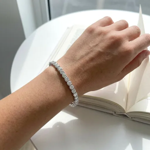 Pulsera Popular de Moissanita VVS para Mujer en Plata de Ley 925 con un Diseño Clásico de Cadena Tenis para Joyería Diaria - Product Image 1