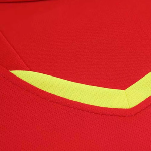 เสื้อฟุตบอลผู้ชายสีแดงเหลืองไล่เฉด แขนสั้น คอวี ระบายเหงื่อได้ดี ผลิตจากโพลีเอสเตอร์ เหมาะสำหรับทุกฤดูกาล ชุดทีมสำหรับผู้ใหญ่ - Product Image 4