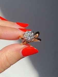 Bague solitaire en or massif 14 carats avec diamant de laboratoire 2,00 carats taille ronde et bande croisée pour femme, cadeau d'anniversaire, bijoux fins pour partenaire - Product Image 6