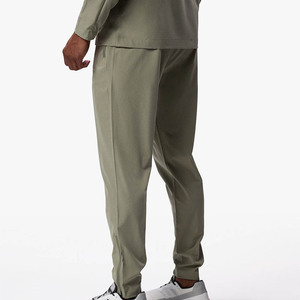 Jogging homme kaki doux, coupe classique, séchage rapide, respirant, avec poches latérales et revers côtelés, logo personnalisé, pour la gym. - Product Image 5