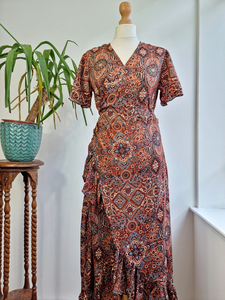 Midi Wrap Bohemian Flowy Dress Mezcla de algodón transpirable Seda Ajrakh Earthy Frill Colorido Verano Elegante Boda Look Natural - Product Image 4