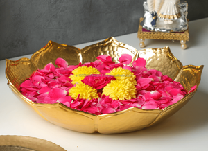 Urli Decorativo de Latón para Bodas Indias, Diseño de Loto, Hecho a Mano, Decoración de Diwali, Centro de Mesa, Recuerdo de Inauguración de Casa, Decoración Festiva para el Hogar o Templo - Product Image 3