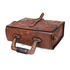 Sac porte-documents en cuir véritable fait main – Sac messager vintage pour ordinateur portable avec motifs floraux sculptés de style western pour hommes - Product Image 6