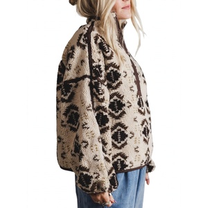 เสื้อสเวตเชิ้ตคอตั้งทรงหลวม แบรนด์ SPINE CRAFT รุ่น Geometric Fleece Pullover แขนเสื้อแบบดรอปโชว์เดอร์ ซิปครึ่งตัว เหมาะสำหรับฤดูหนาว ดีไซน์ทันสมัยสำหรับผู้หญิง - Product Image 2