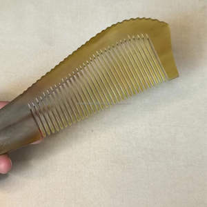 Peigne en corne naturelle artisanal personnalisé élégant pour coiffer les cheveux Peigne en corne de bœuf - Product Image 4