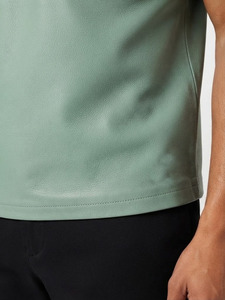 T-shirt en cuir véritable pour homme, col rond, cuir souple de qualité supérieure, vêtement décontracté, t-shirt en cuir personnalisé avec poche, manches courtes en cuir - Product Image 4