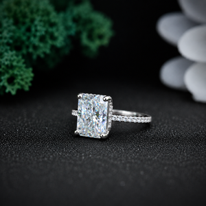 Bague de fiançailles en moissanite taille radiant pour femme, en argent plaqué rhodium, sertie griffes, style classique, cadeau - Product Image 3