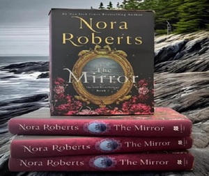 El espejo de Nora Roberts, libro de bolsillo, fantasía, ficción, paranormal, romance, misterio, suspense, éxito de ventas para adultos - Product Image 3
