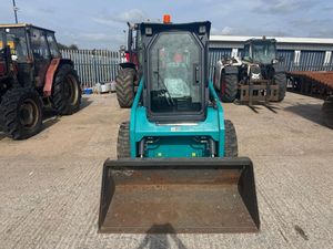 Chargeuse sur chenilles Sunward SWTL4528 avec moteur Kubota conforme à la norme EU Stage V et cabine fermée pour travaux de terrassement et chargement de matériaux - Product Image 3