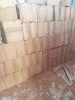 Produit à base de noix de coco : Bloc de tourbe de coco 5 kg, briques de fibre de coco lavées et déshydratées, approvisionnement en vrac pour l'exportation - Mme Tarina