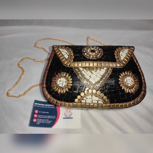 Bolso de Mano Tipo Clutch de Metal con Incrustaciones de Piedras, Diseño Intrincado y Elegante, de Lujo, para Eventos Nocturnos, Bodas y Celebraciones - Product Image 4