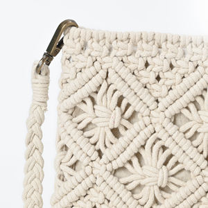 Sac bandoulière en macramé de coton fait main style bohème avec pompon, pochette d'épaule tissée vintage pour femme - Product Image 2