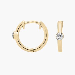 ต่างหูเพชรเลี้ยงในห้องปฏิบัติการทรง Huggie ขอบทองคำ 14K สีเหลือง รับรองโดย IGI หรูหรา เรียบง่าย เหมาะสำหรับใส่ทุกวัน งานแต่งงาน เครื่องประดับชั้นดี ของขวัญ - Product Image 4