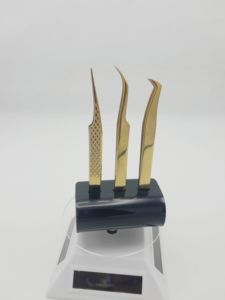 Kit de Pinzas Profesionales para Extensión de Pestañas de 3 Piezas con Acabado Espejo en Oro Rosa Premium, Pinza Recta de Aislamiento y Pinza Curva de 45 Grados - Product Image 3