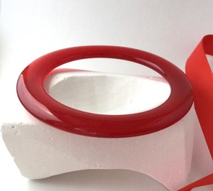 Nouveau bracelet en résine rouge sang premium, léger, confortable à porter, artistique et élégant. - Product Image 5