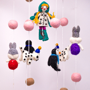 Móvil de Fieltro de Lana Hecho a Mano para Bebé, Decoración Colgante Ecológica para Cuarto de Bebé, Móvil de Cuna con Animales Adorables para Regalo de Recién Nacido - Product Image 3