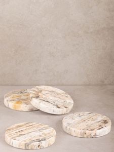 Ensemble de sous-verres en travertin durable pour la protection quotidienne des boissons, avec un aspect moderne et élégant en pierre naturelle - Product Image 1