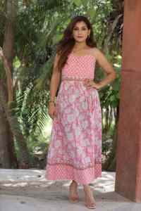 Robe longue indienne imprimée à la main pour femmes Robe d'été décontractée en coton Robe longue de style boho Tissu naturel à la taille - Product Image 5