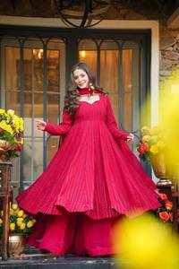 Precioso y Transpirable Vestido Anarkali / Salwar Kameez con Trabajo de Lentejuelas en Tela de Seda Pura, Especial para Bodas - Product Image 3