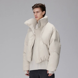 Gilet matelassé léger et compressible pour homme, résistant à l'eau, idéal pour la superposition en extérieur - Product Image 2