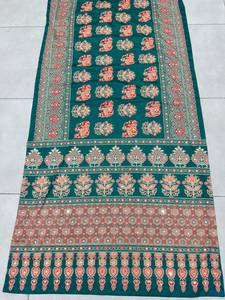 ผ้าซารีพิมพ์ลายอัจรัคแบบดั้งเดิมของอินเดีย ทำจากผ้าไหมเครป สำหรับงานแต่งงานและงานเฉลิมฉลองสำหรับผู้หญิง ชุดแฟนซี - Product Image 3