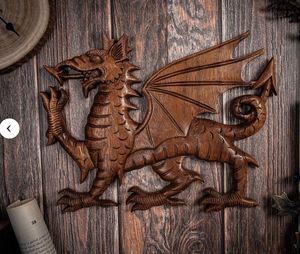 Sculpture de dragon en bois avec détails fins, statue de dragon sculptée à la main en gros, décoration de dragon en bois de qualité supérieure pour le salon - Product Image 2