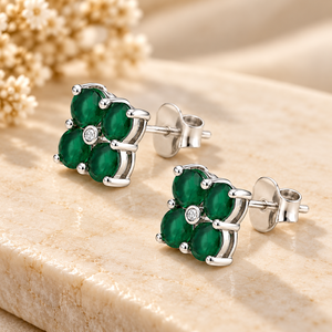 Boucles d'oreilles clous en argent sterling 925 avec onyx vert – Grappe de quatre feuilles avec centre en oxyde de zirconium - Product Image 2