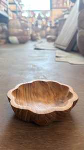 Assiette à dessert en bois massif poli de style vintage, faite à la main, écologique, de qualité alimentaire, en forme de fleur, best-seller en Indonésie - Product Image 5