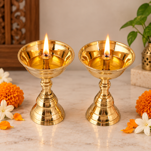 Craftvatika – Ensemble de 2 lampes à huile traditionnelles du Kerala en laiton pur, faites à la main, pour Puja, Mandir, festival de Diwali, maison - Product Image 1