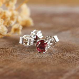 ต่างหูทับทิมสีแดงธรรมชาติชุบทองเงินแท้ 925 สำหรับผู้หญิงมินิมอลลิสต์สง่างามสวมใส่ทุกวันของขวัญวันครบรอบ - Product Image 2