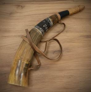 Corne de buffle 100% naturelle, artisanale, traditionnelle, pour signalisation musicale, objet rustique, de collection et décoratif - Product Image 4