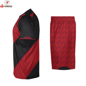 Ensemble d'uniformes de football professionnels pour équipes, écoles, clubs – Maillots et shorts respirants – Fournisseur de vêtements de sport complet - Product Image 3