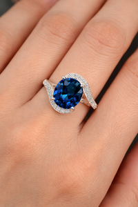 Anillo de plata de ley 925 con gema de zafiro azul de corte ovalado - Product Image 1