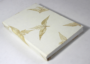 Diario Personalizado con Tapa Dura de Papel Color Crema, con Impresiones de Hojas Frescas, 48 Hojas, Regalo - Product Image 2