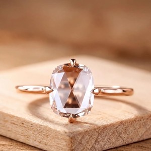 Bague de fiançailles solitaire en or massif 10K 14K 18K avec diamant de laboratoire taille coussin rose, couleur DEF, clarté VS VVS, certifié IGI - Product Image 4