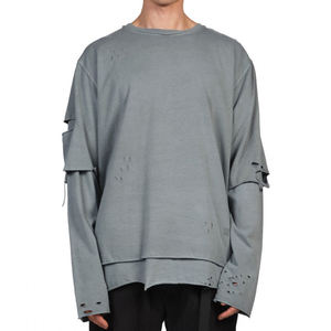 Camiseta de Manga Larga Gris Oversize para Hombre, Cuello Redondo, Estilo Urbano, Tejido de Punto Jersey, Diseño Desgastado - Product Image 1