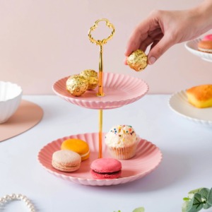 Support à desserts en bois de qualité supérieure, construction en bois massif avec finition lisse, idéal pour une présentation élégante des desserts et une présentation sur table. - Product Image 5
