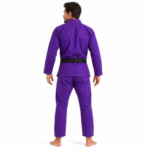 Traje de BJJ premium diseñado para la práctica de grappling con costuras reforzadas, tela transpirable y movimiento sin restricciones durante la intensa actividad. - Product Image 3