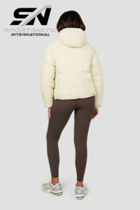 Veste d'hiver rembourrée personnalisée pour femmes, de haute qualité, décontractée, ultra-chaude, respirante, enduite, durable, imperméable, à capuche, pour l'extérieur - Product Image 2