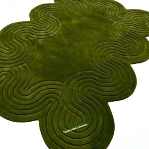 Tapis moderne en laine vert olive, forme organique, abstrait, tufté à la main, motif vague, moelleux, design de créateur, décoration d'appoint pour sol de maison - Product Image 3