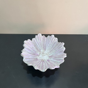 Plateau de rangement décoratif en aluminium revêtu en forme de fleur avec finition blanche pour la décoration de la maison - Product Image 1