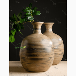 Jarrón de bambú clásico de Nature Lover hecho a mano para uso decorativo en espacios habitables - Product Image 1