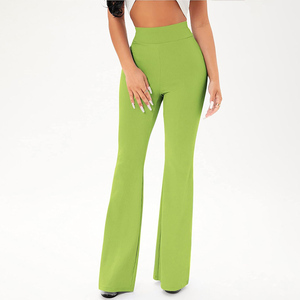 Leggings ajustados de tela de poliéster y spandex con estilo acampanado hasta el tobillo para mujer. - Product Image 2